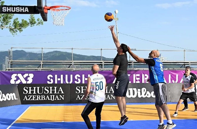 Nazirlər Şuşada basketbol oynadı — FOTOLAR Nazirlər Şuşada basketbol oynadı — FOTOLAR