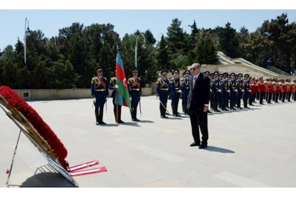 Ərdoğan Şəhidlər xiyabanını ziyarət edib