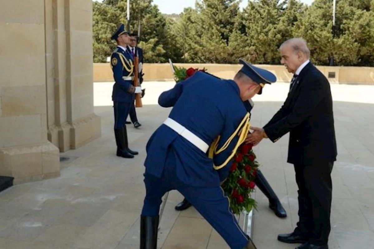 Pakistanın Baş naziri Şəhidlər xiyabanını ziyarət edib