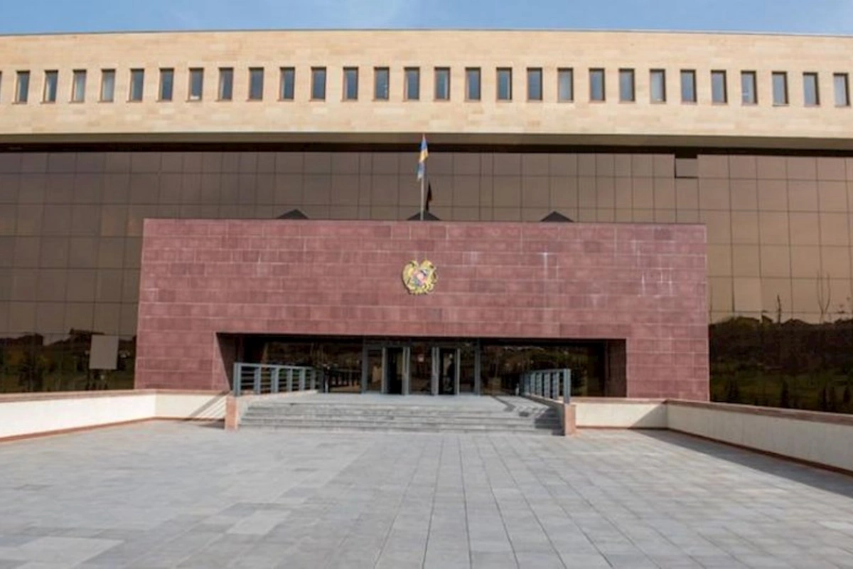 Ermənistanın Müdafiə Nazirliyi: Orduya kömək adı ilə milyonlarla pul mənimsənilib