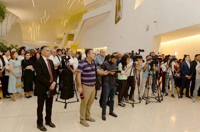Ulu Öndərə həsr olunan instalyasiya, fotoalbom və film təqdim edildi — FOTOLAR