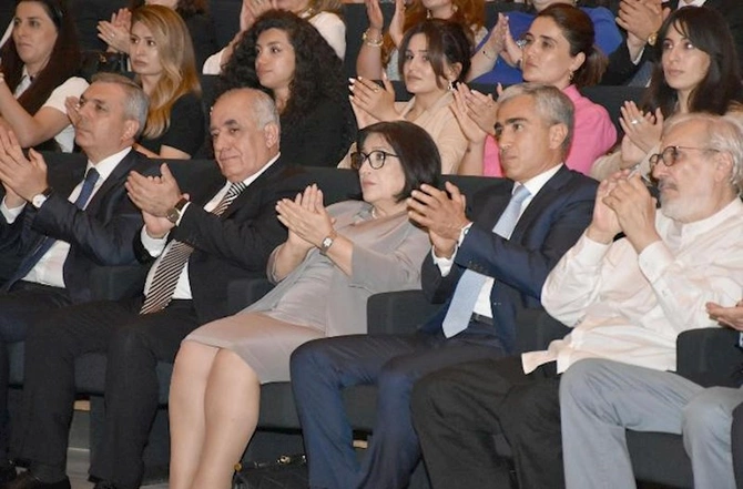 Ulu Öndərə həsr olunan instalyasiya, fotoalbom və film təqdim edildi — FOTOLAR
