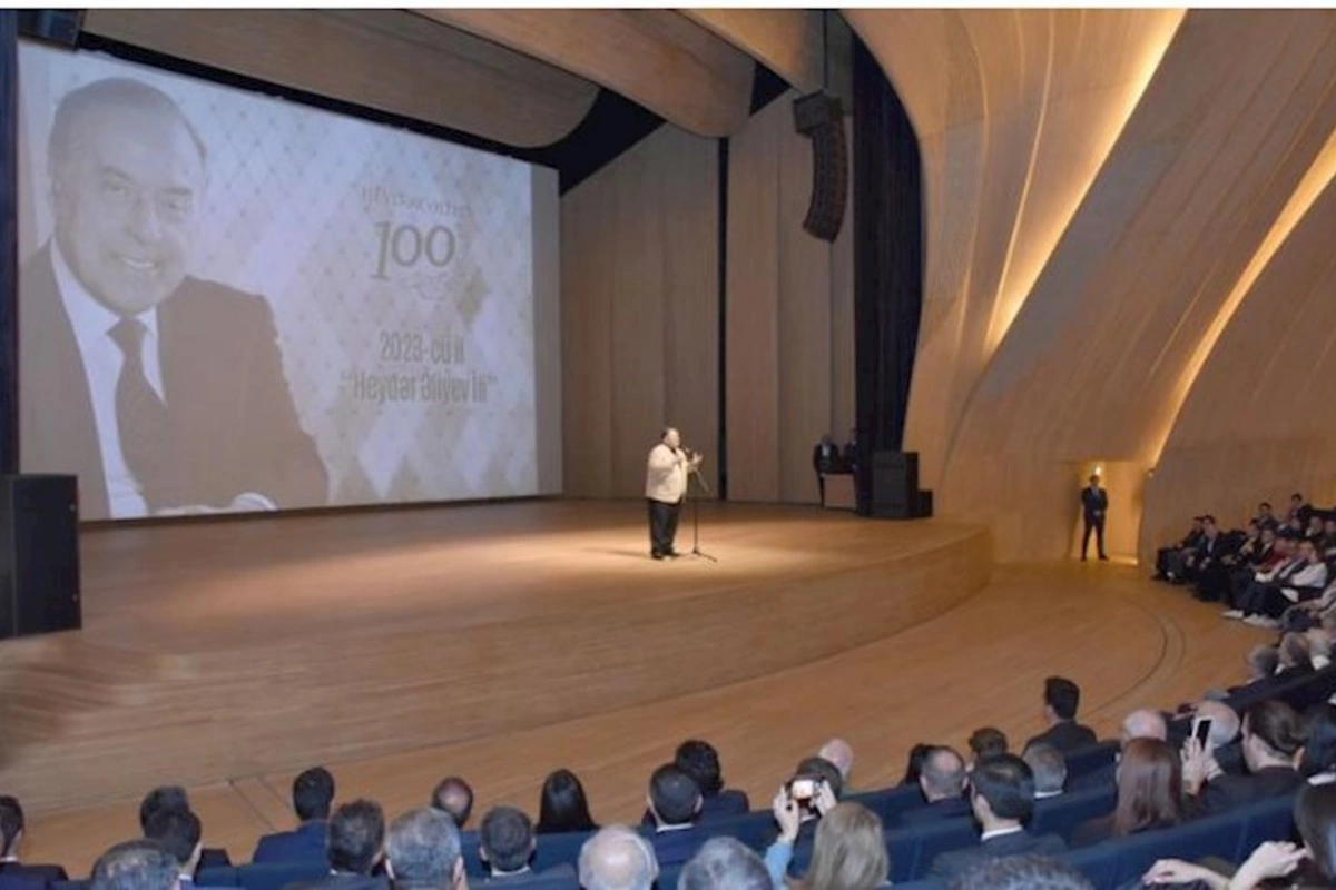 Ulu Öndərə həsr olunan instalyasiya, fotoalbom və film təqdim edildi — FOTOLAR