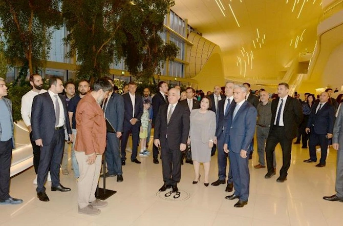Ulu Öndərə həsr olunan instalyasiya, fotoalbom və film təqdim edildi — FOTOLAR