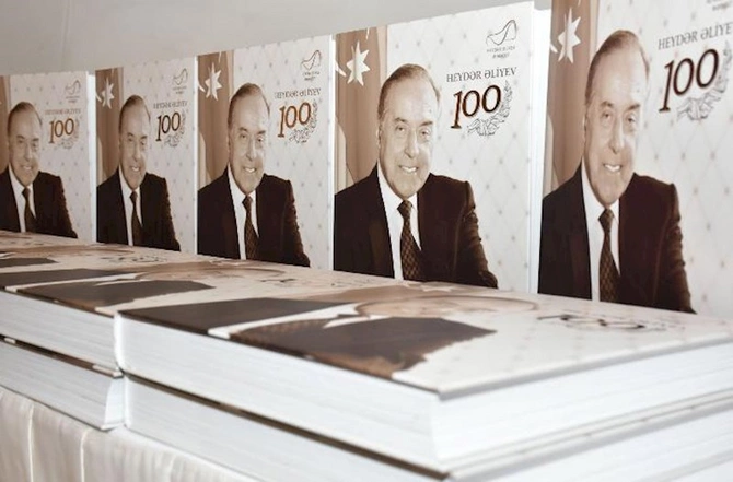 Ulu Öndərə həsr olunan instalyasiya, fotoalbom və film təqdim edildi — FOTOLAR