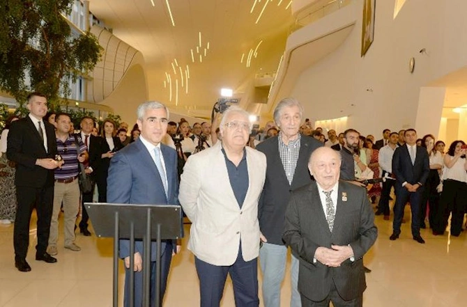 Ulu Öndərə həsr olunan instalyasiya, fotoalbom və film təqdim edildi — FOTOLAR