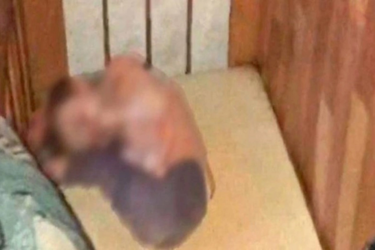 Ana oğlunu bir neçə ay it qəfəsinə salıb AC SAXLADI
