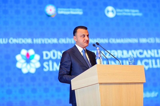Dünyadakı Azərbaycanlı Təbiblərin Simpoziumu öz işinə başlayıb — FOTOLAR Dünyadakı Azərbaycanlı Təbiblərin Simpoziumu öz işinə başlayıb — FOTOLAR