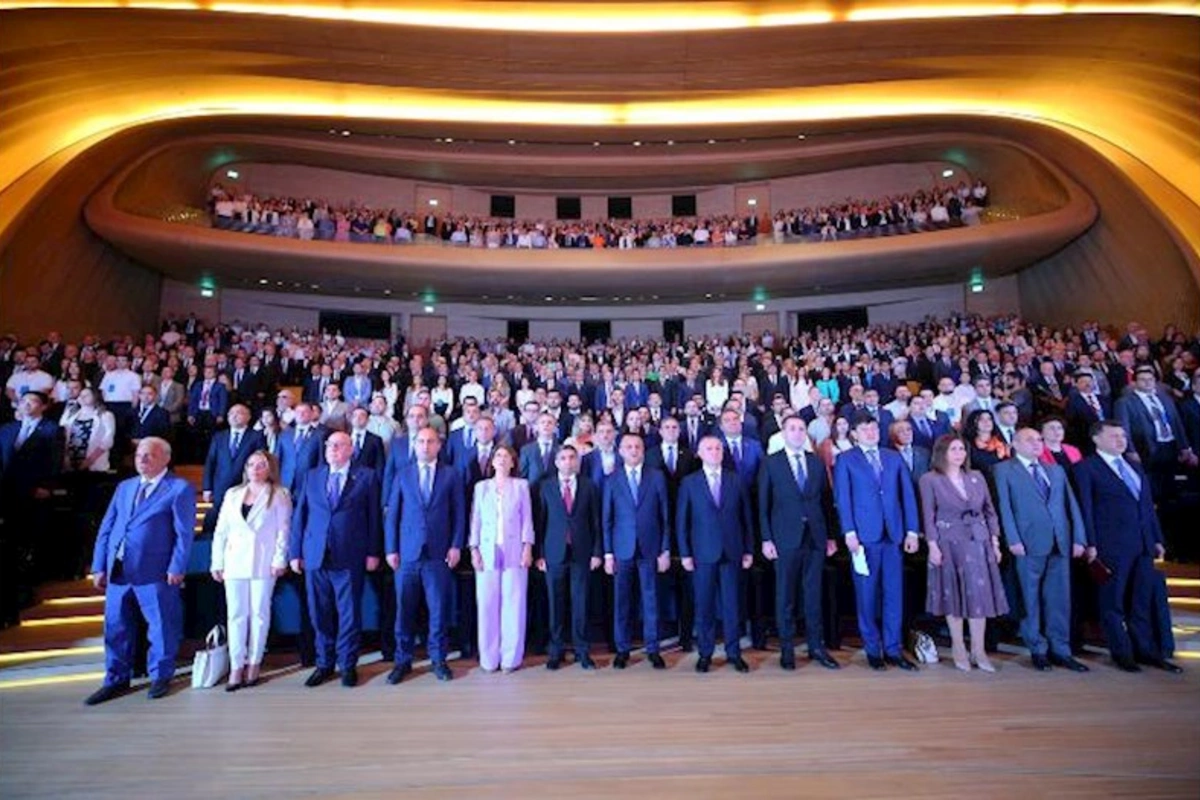 Dünyadakı Azərbaycanlı Təbiblərin Simpoziumu öz işinə başlayıb — FOTOLAR