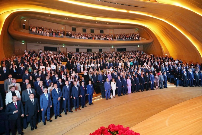 Dünyadakı Azərbaycanlı Təbiblərin Simpoziumu öz işinə başlayıb — FOTOLAR Dünyadakı Azərbaycanlı Təbiblərin Simpoziumu öz işinə başlayıb — FOTOLAR