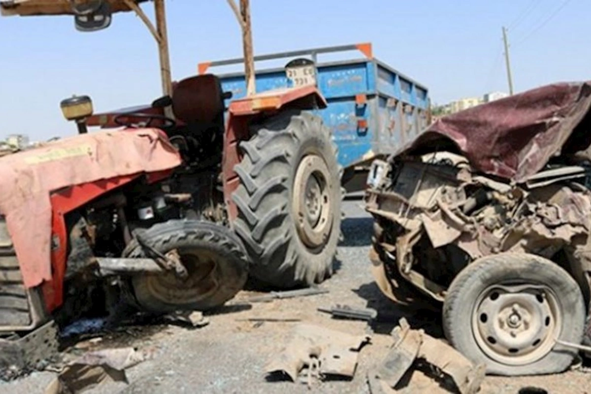 Lənkəranda traktor avtomobillə toqquşub, 3 nəfər xəsarət alıb