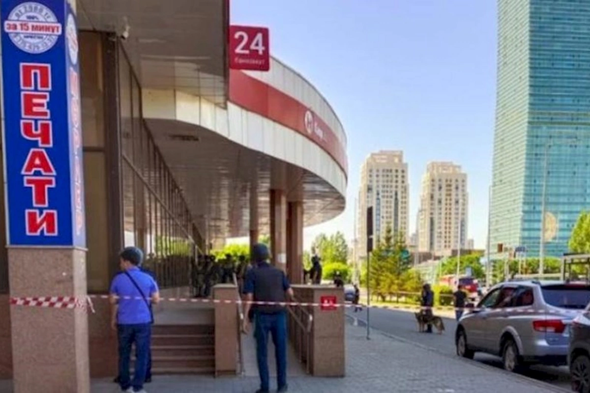 Astanada bankda insanları girov götürən şəxs saxlanılıb — YENİLƏNİB