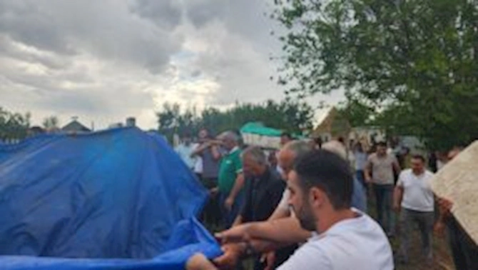 Vəfat edən jurnalist Zülfüqar Hüseynzadə dəfn edildi — FOTOLAR Vəfat edən jurnalist Zülfüqar Hüseynzadə dəfn edildi — FOTOLAR