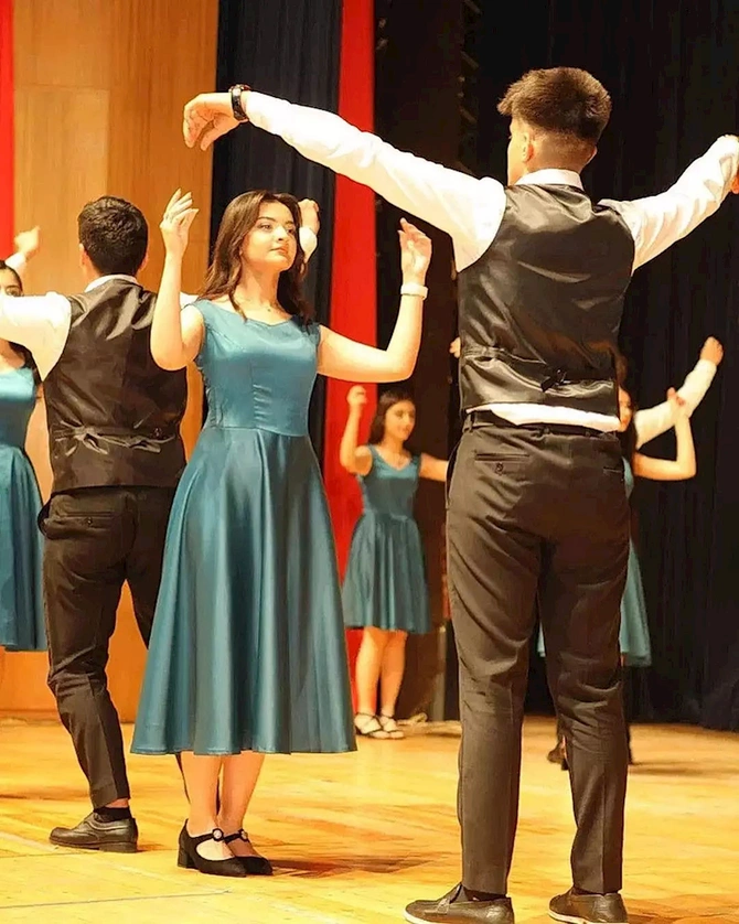 Xalq artistinin qızı məzun oldu... — FOTO