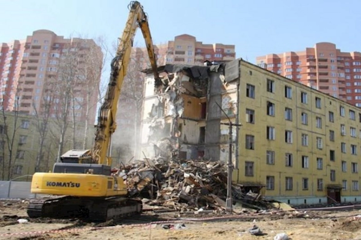 Bakıda köhnə tikililər sökülür, evlərin qiyməti sürətlə artır — VİDEO