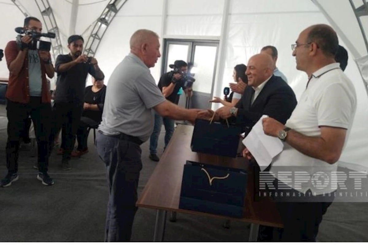 Laçın şəhərinə köçürülən növbəti ailələrə şəxsi mənzillərinin açarları verilib