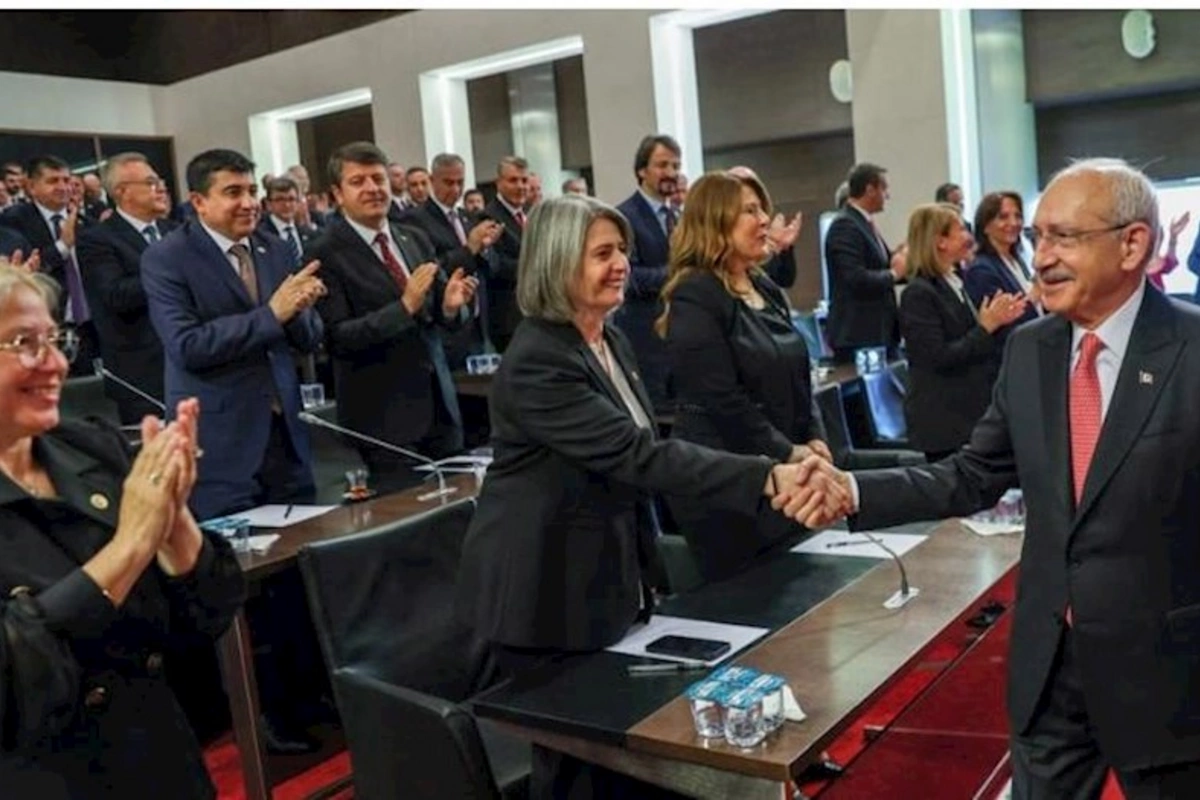 Kılıçdaroğlu yeni millət vəkilləri ilə görüşdü