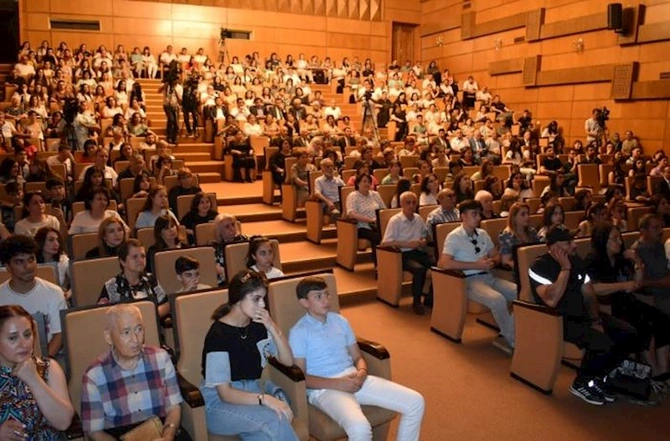 “Çələbi xan” tamaşasının premyerası olub — FOTOLAR