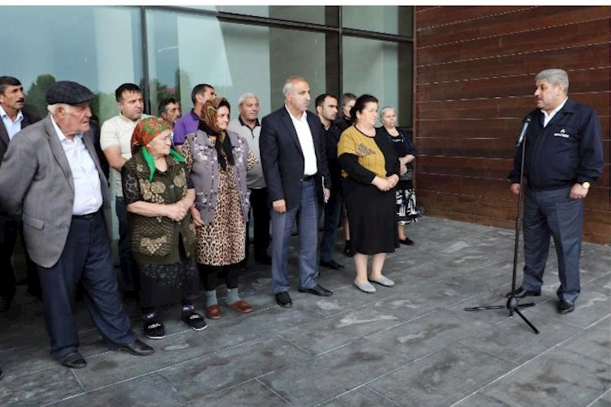 Açıq mikrofon aksiyasına abonent axını — FOTOLAR
