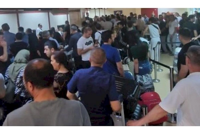 Bakı Hava Limanında qarşıdurma: Yüzlərlə sakin Naxçıvana uça bilmir — FOTO