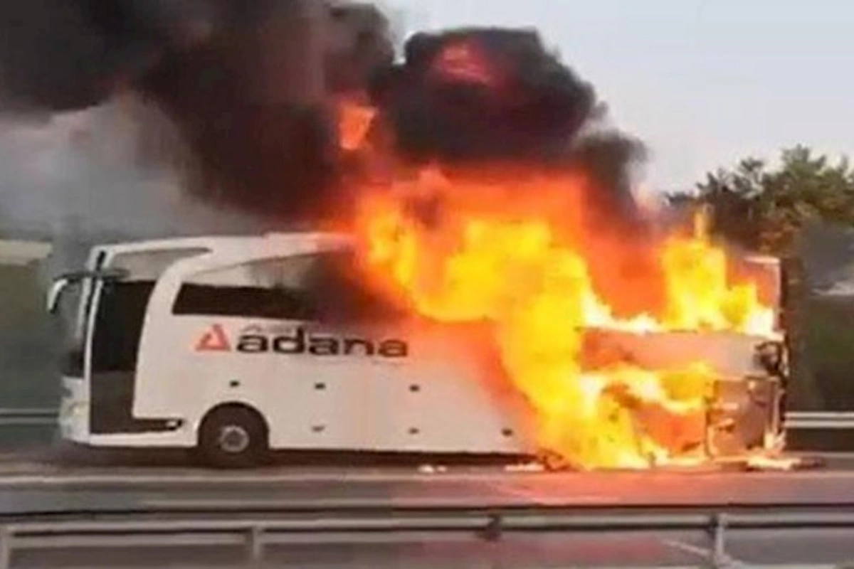 Sərnişin avtobusu yandı