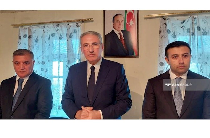 Dövlət Komissiyası Söyüdlü sakinləri ilə görüş keçirir — FOTOLAR Dövlət Komissiyası Söyüdlü sakinləri ilə görüş keçirir — FOTOLAR