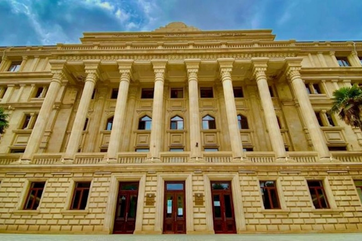 İmtahana şortiklə gələn tələbə binaya BURAXILMADI — Texniki Universitetdən AÇIQLAMA