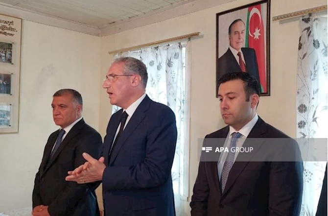 Dövlət Komissiyası Söyüdlü sakinləri ilə görüş keçirir — FOTOLAR Dövlət Komissiyası Söyüdlü sakinləri ilə görüş keçirir — FOTOLAR