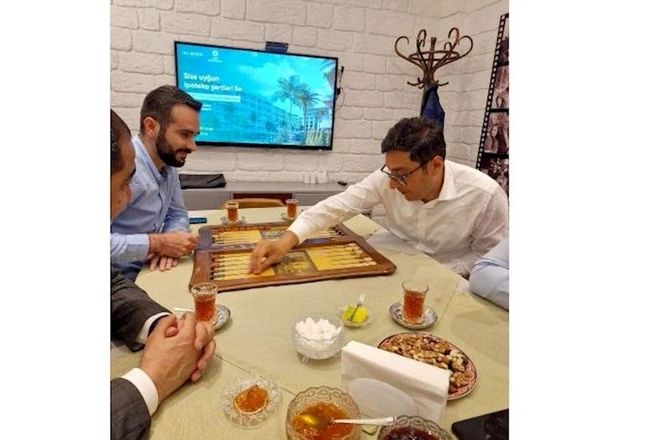 Nazir sözünü tutdu, onunla nərd oynadı — VİDEO/FOTO