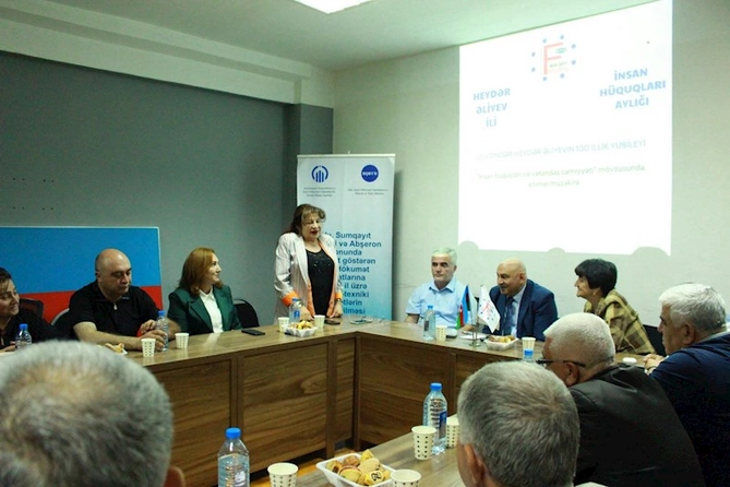 Azərbaycan Milli QHT Forumunun təşkilatçılığı ilə “İnsan hüquqları və vətəndaş cəmiyyəti” mövzusunda müzakirə keçirildi — FOTOLAR
