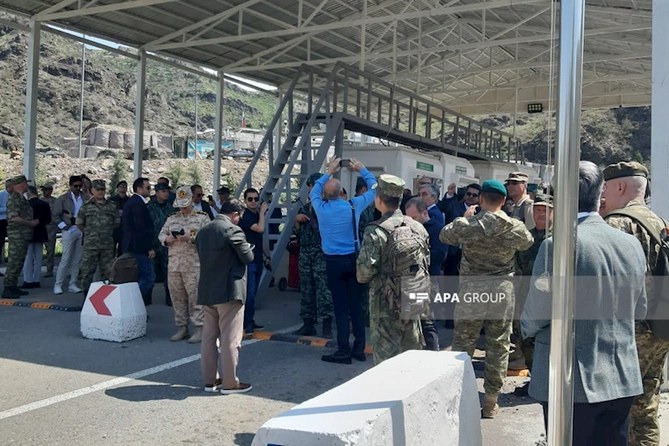 Əcnəbi diplomatlar Ermənistanla sərhəddə Həkəri körpüsünə baş çəkiblər — FOTO