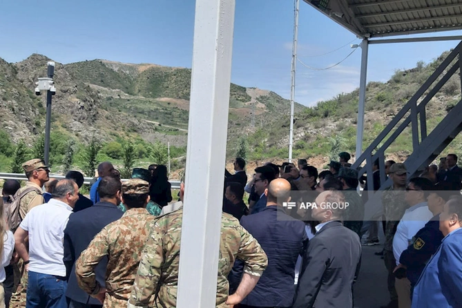 Əcnəbi diplomatlar Ermənistanla sərhəddə Həkəri körpüsünə baş çəkiblər — FOTO