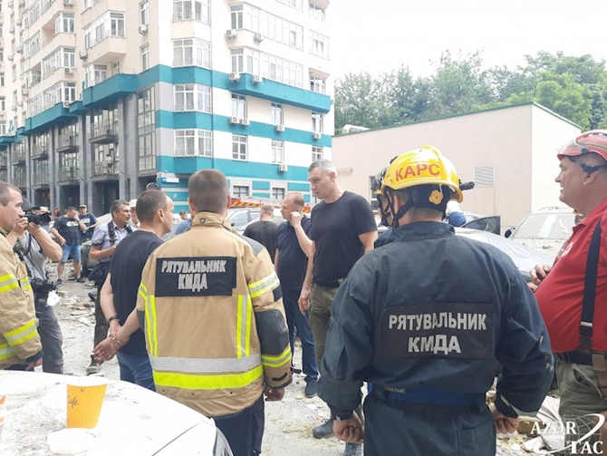 Kiyevə növbəti raket hücumu: ölənlər və xəsarət alanlar var - AZƏRTAC-ın xüsusi reportajı Kiyevə növbəti raket hücumu: ölənlər və xəsarət alanlar var - AZƏRTAC-ın xüsusi reportajı