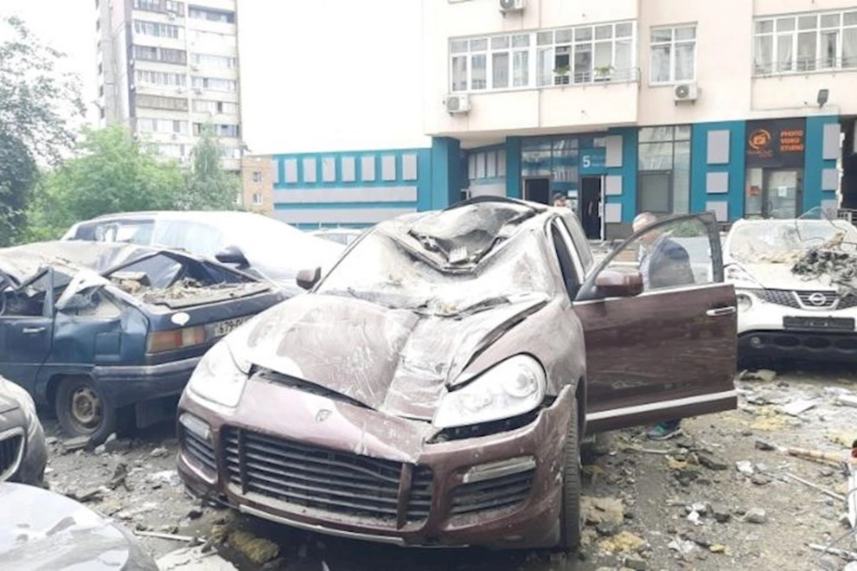 Kiyevə növbəti raket hücumu: ölənlər və xəsarət alanlar var - AZƏRTAC-ın xüsusi reportajı