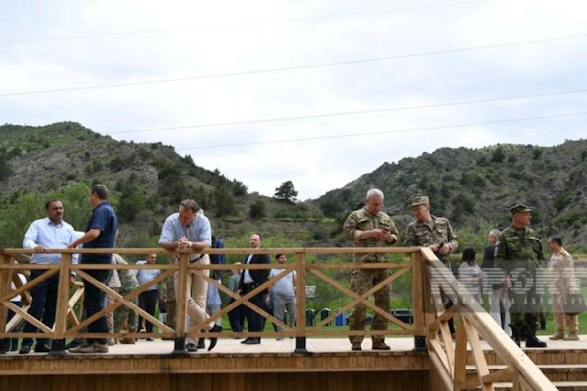 Xarici diplomatlar Laçın bulvarında olublar