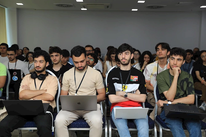 “Gənclər üçün Rəqəmsal Bacarıqlar Düşərgəsi” başa çatdı — FOTOLAR