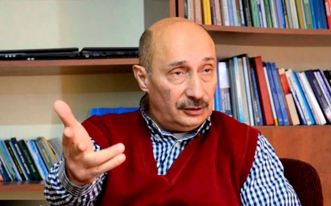 “Qiyam Putin hakimiyyətini laxlatdı” — Zərdüşt Əlizadə “Qiyam Putin hakimiyyətini laxlatdı” — Zərdüşt Əlizadə