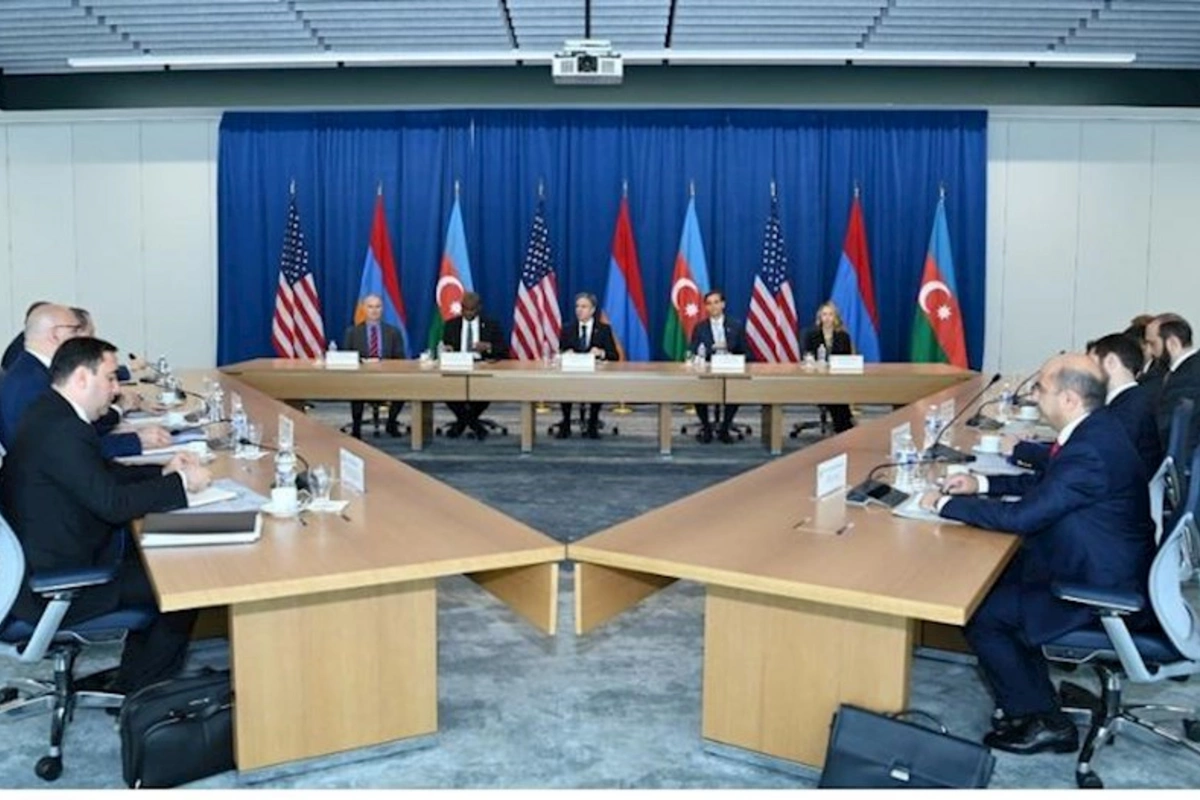 Blinkenin iştirakı ilə Azərbaycan və Ermənistan XİN rəhbərlərinin görüşü keçirilir