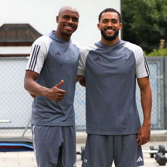 “Qarabağ”ın yarım milyon avroya transfer etdiyi futbolçu ilk məşqinə çıxdı — FOTO “Qarabağ”ın yarım milyon avroya transfer etdiyi futbolçu ilk məşqinə çıxdı — FOTO