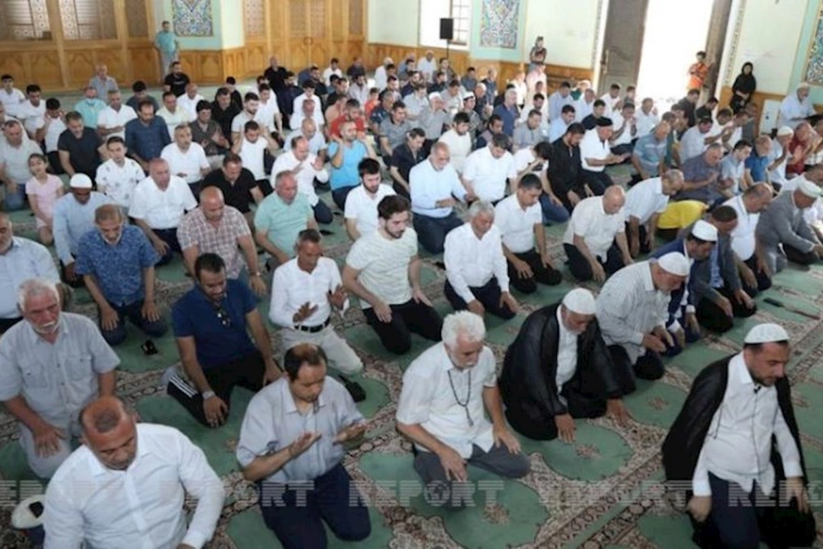 Bakıda bayram namazı qılınır