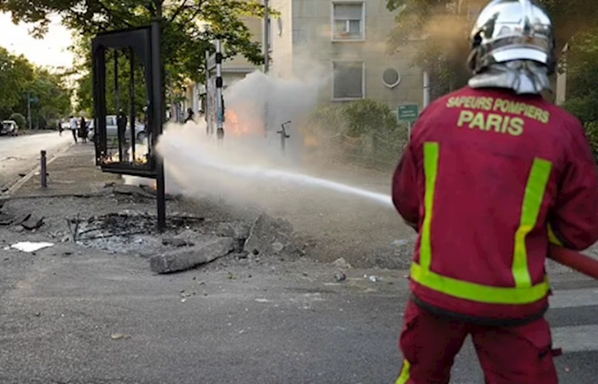 Polis 17 yaşlı oğlanı güllələdi: Parisdə kütləvi iğtişaşlar — FOTO Polis 17 yaşlı oğlanı güllələdi: Parisdə kütləvi iğtişaşlar — FOTO