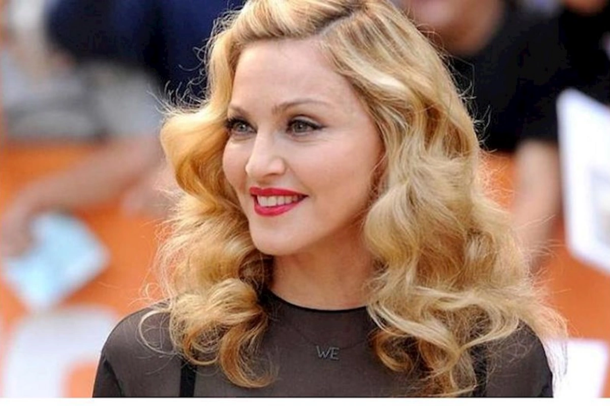 Madonna xəstəxanaya yerləşdirilib