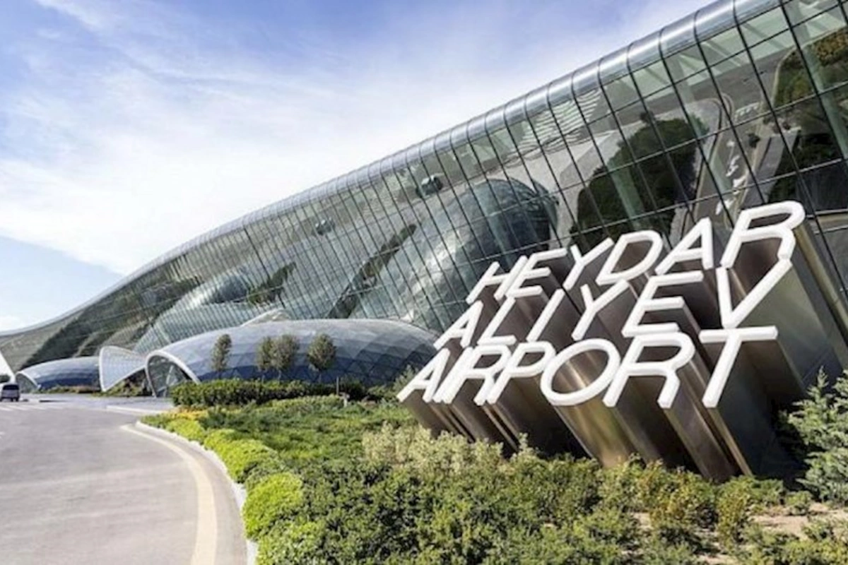 Heydər Əliyev Beynəlxalq Aeroportunda musiqili fleşmob keçirilib — VİDEO