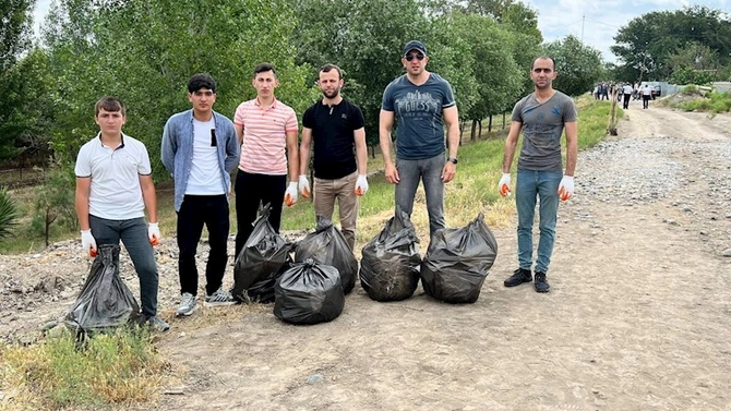 Kür çayı sahilində təmizlik aksiyası keçirilib — FOTOLAR Kür çayı sahilində təmizlik aksiyası keçirilib — FOTOLAR