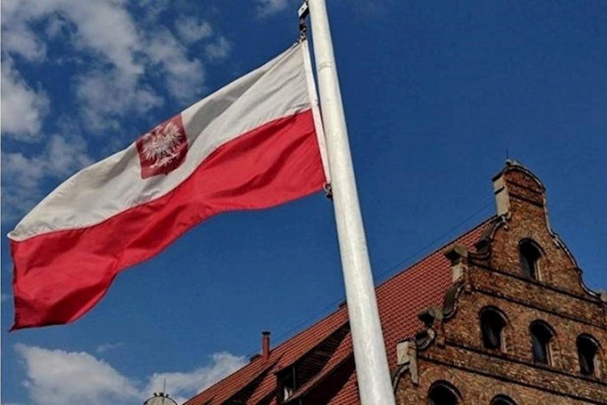 Polşada yüzminlərlə insan etiraza qalxdı