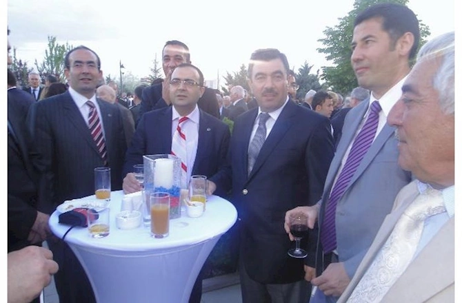Hakan Fidanla bir şəkilin maraqlı TARİXÇƏSİ... Hakan Fidanla bir şəkilin maraqlı TARİXÇƏSİ...