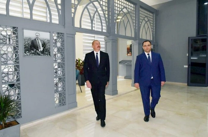 Prezident Kənd Təsərrüfatı Nazirliyinin yeni inzibati binasının AÇILIŞINDA — FOTOLAR Prezident Kənd Təsərrüfatı Nazirliyinin yeni inzibati binasının AÇILIŞINDA — FOTOLAR