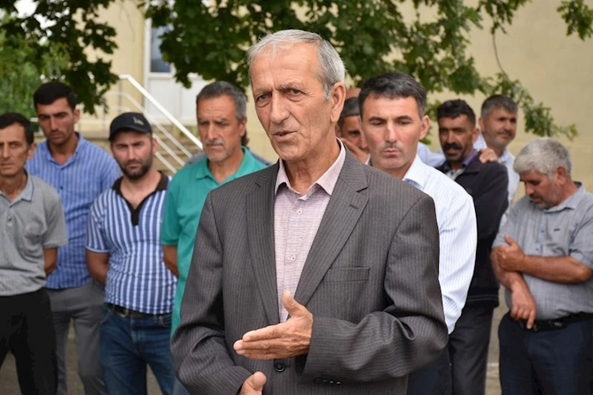 Qımılqışlaq kəndinin abonent olmaq istəyən sakinləri “Açıq mikrofon”da — FOTOLAR Qımılqışlaq kəndinin abonent olmaq istəyən sakinləri “Açıq mikrofon”da — FOTOLAR