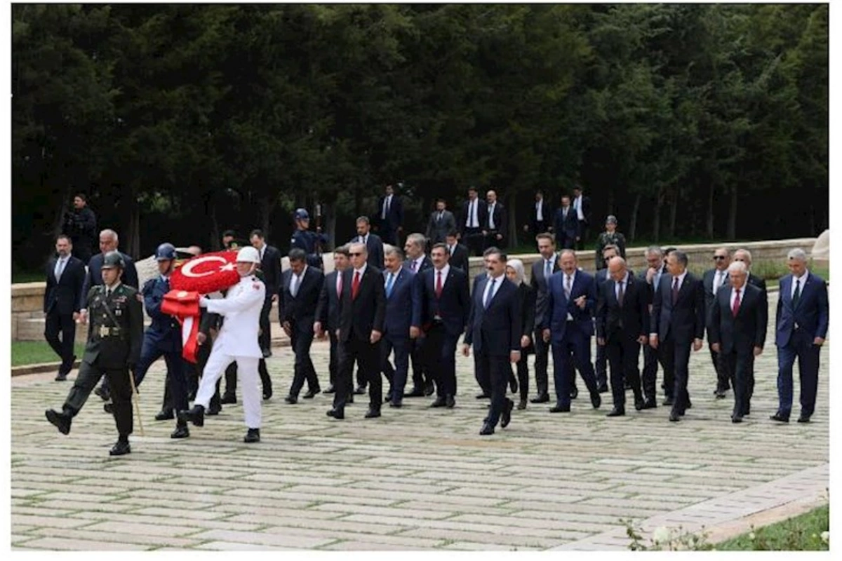 Ərdoğan yeni nazirlərlə Atatürkün məzarını ZİYARƏT ETDİ