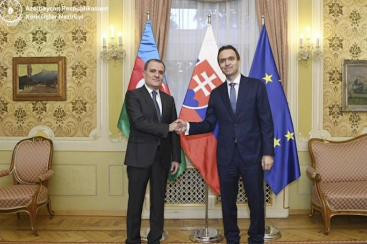 Ceyhun Bayramov Slovakiyanın Baş naziri ilə görüşüb